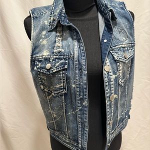 Fun and rebellious sleeveless jean vest (cut)
